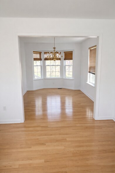 Building Photo - 9315 Brandon St