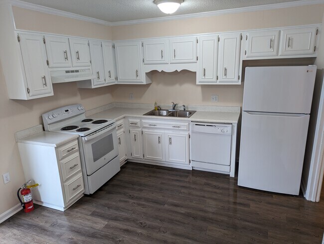Kitchen - 251 Knight Dr