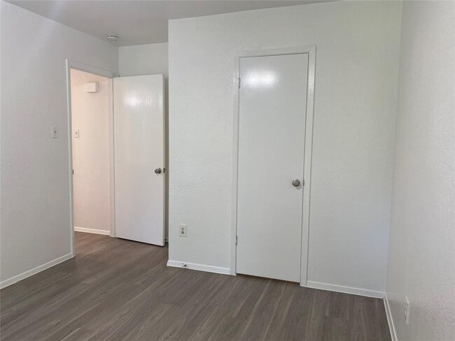 Building Photo - 9511 Aberdeen Way