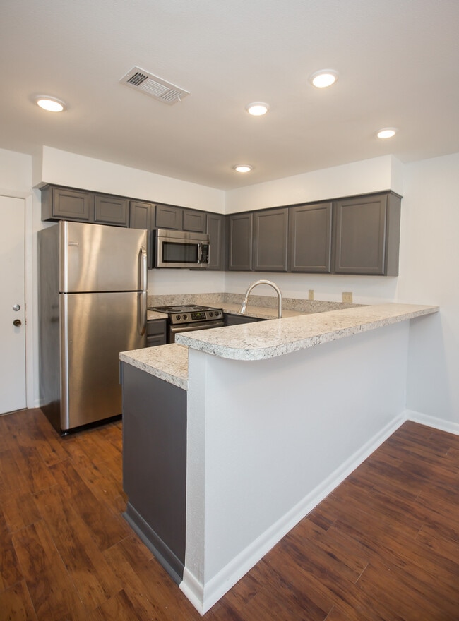 Building Photo - 2112 E Airline Rd