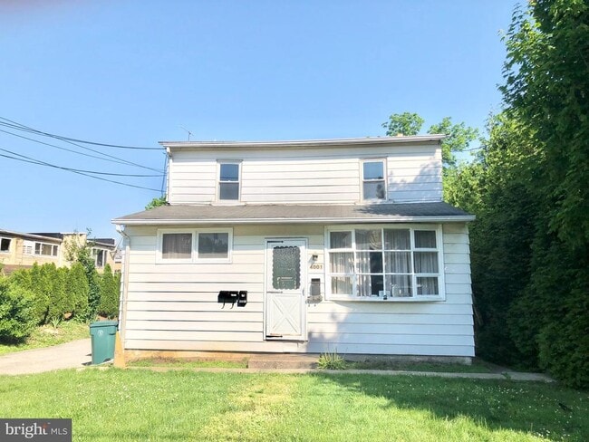 Building Photo - 4001 Center Ave