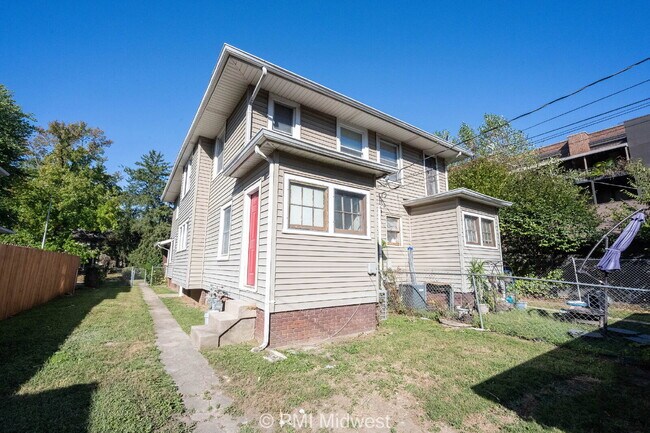 Building Photo - "Charming 3 Bedroom with Hardwood Floors in Indianapolis - Don't Miss Out!"