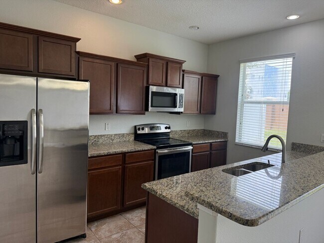 Building Photo - 10769 Savannah Landing Cir