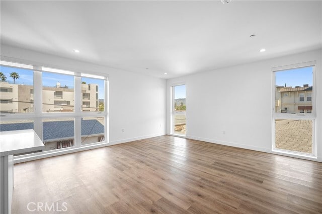 Building Photo - 10657 Moorpark St