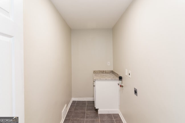 Building Photo - 4090 Land O Lakes Dr NE