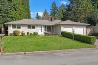 Building Photo - 3Bd/1.75Ba Bellevue House