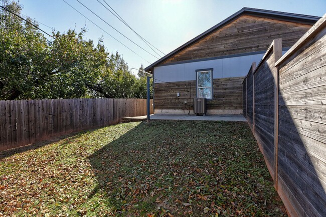 Building Photo - Modern 3-Bedroom Duplex Near OU Health Center and Okana Resort