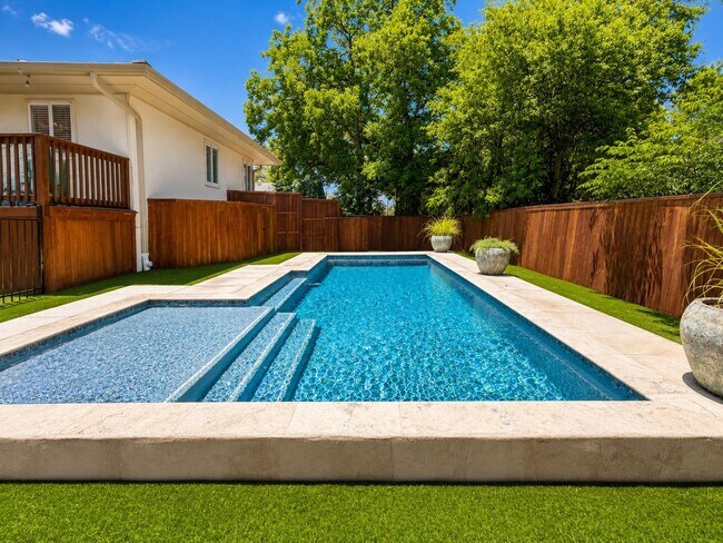 Building Photo - Luxury Terrell Hills Lease with 2025 Remodel, New Salt-Chlorinated Pool & Outdoor Living!  Beauti...