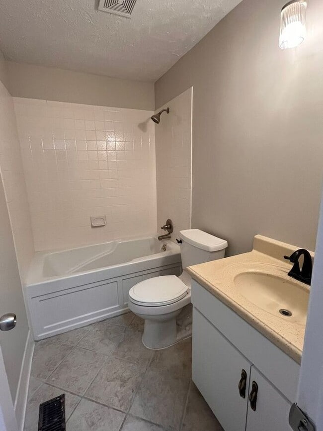 Building Photo - 2135 Turnpike Rd