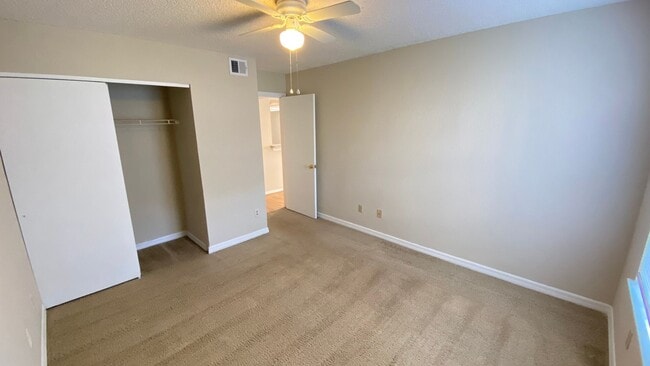 Building Photo - 2br/2ba Tradewinds Condo with Wood Floors ...