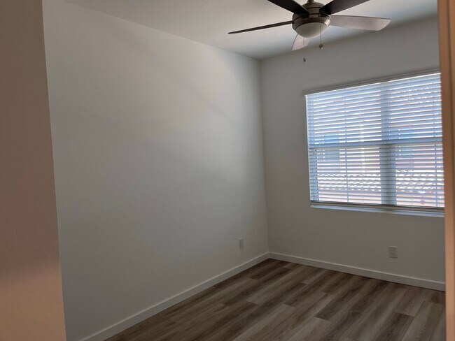 Building Photo - TOWN HOME WITH COMMUNITY POOL , GATED COMMUNITY in GILBERT!