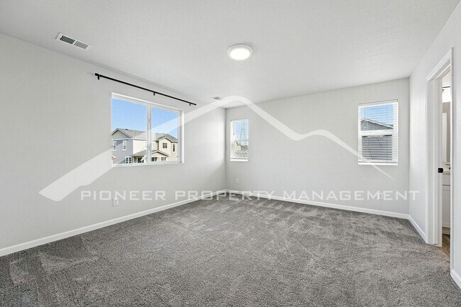 Building Photo - Spacious Home with 2-Car Garage and Centra...