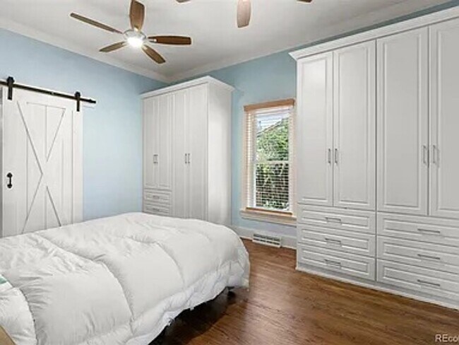 Building Photo - Charming 2 Bed 2 Bath house with Basement flex room in the heart of Englewood!