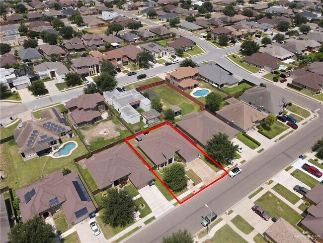 Building Photo - 28 Sycamore Ave