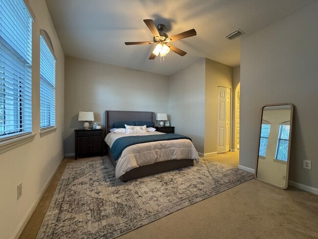 Building Photo - Gorgeous 3BD/2BA Waterfront Corner Unit in Gated Community!