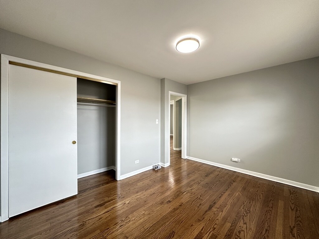 Building Photo - 5837 W Addison St
