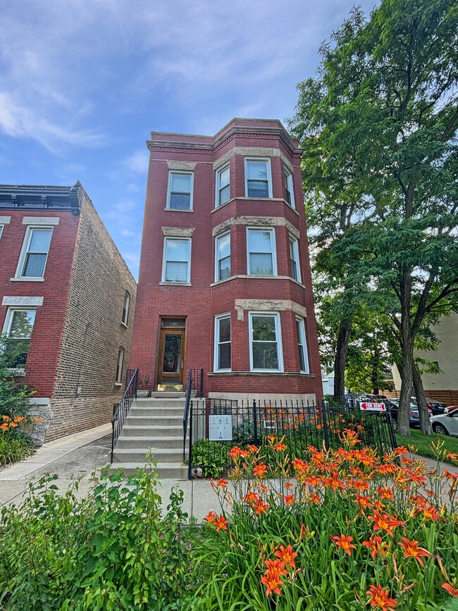 Primary Photo - 2501 N Artesian Ave