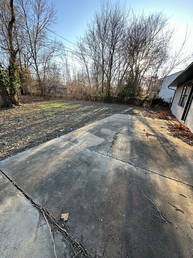 Building Photo - 4 bed 1 bath