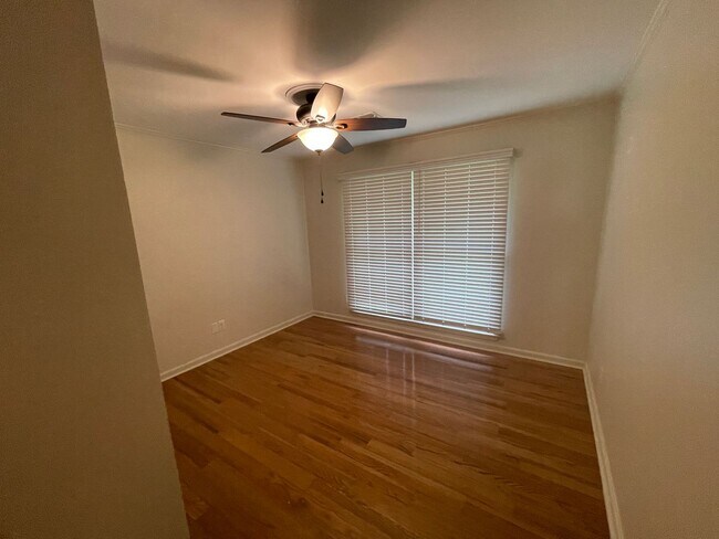 Building Photo - 607 Claymore Dr