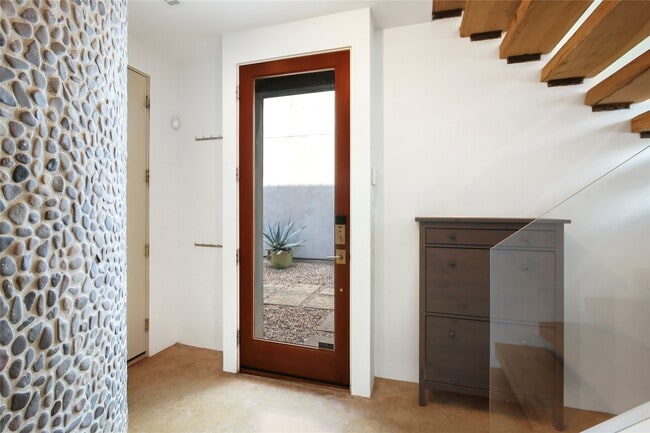 Building Photo - 730 Tulane St