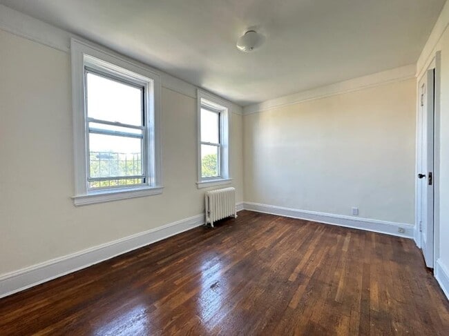 Building Photo - 1 bedroom in ASTORIA NY 11102
