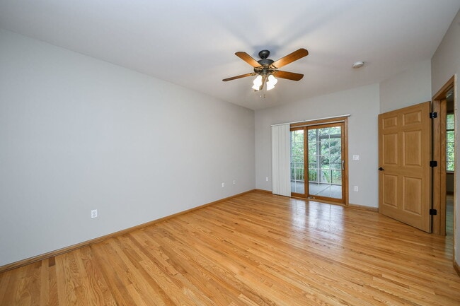 Building Photo - 385 Delnor Glen Dr