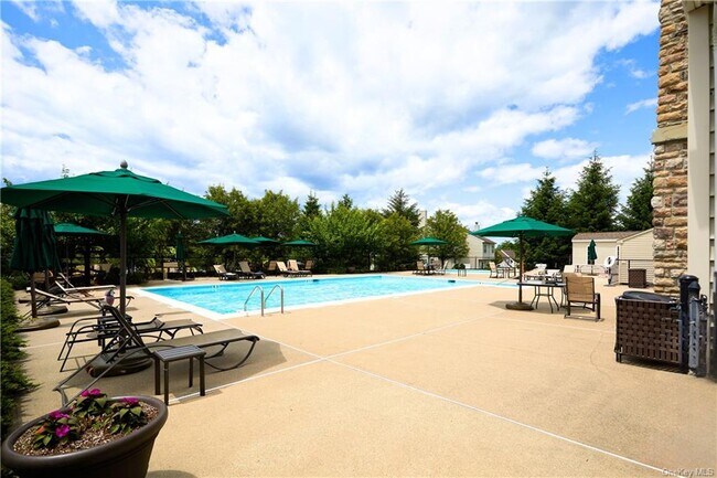 Building Photo - 2402 Rockledge Ct
