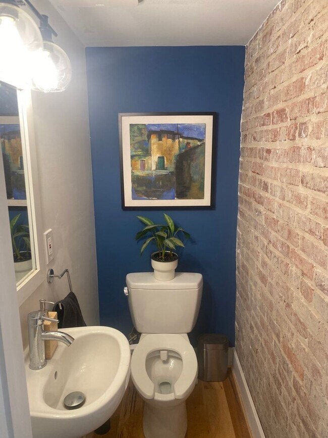 Building Photo - Beautiful 3BR/1.5BA Home with Spacious Yard in Anacostia