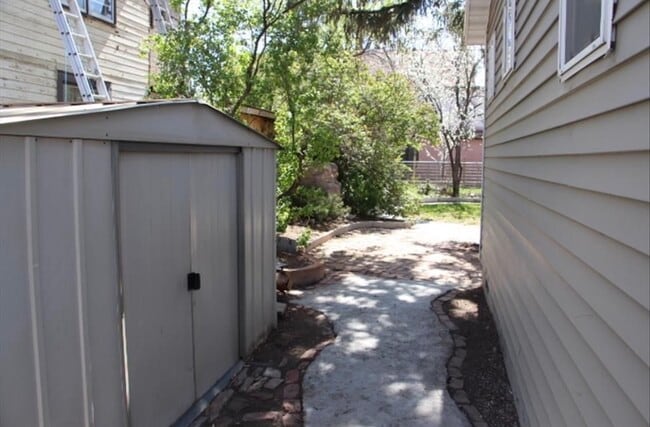 Building Photo - 385 E 2nd S St