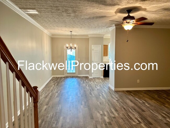 Building Photo - Beautiful, clean, and updated Townhome wit...