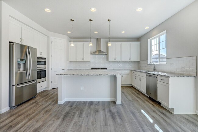 Building Photo - Meridian International 5 Bedroom 4 Bath Ho...