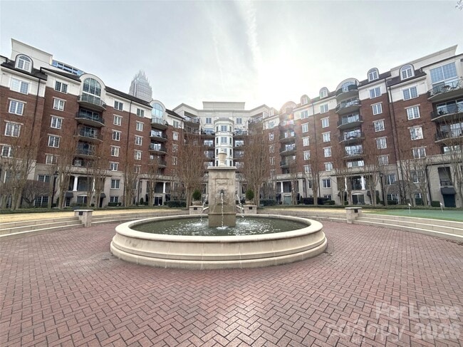 Building Photo - 300 W 5th St