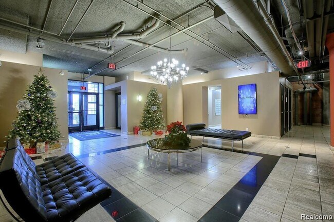 Building Photo - 6533 E Jefferson Ave