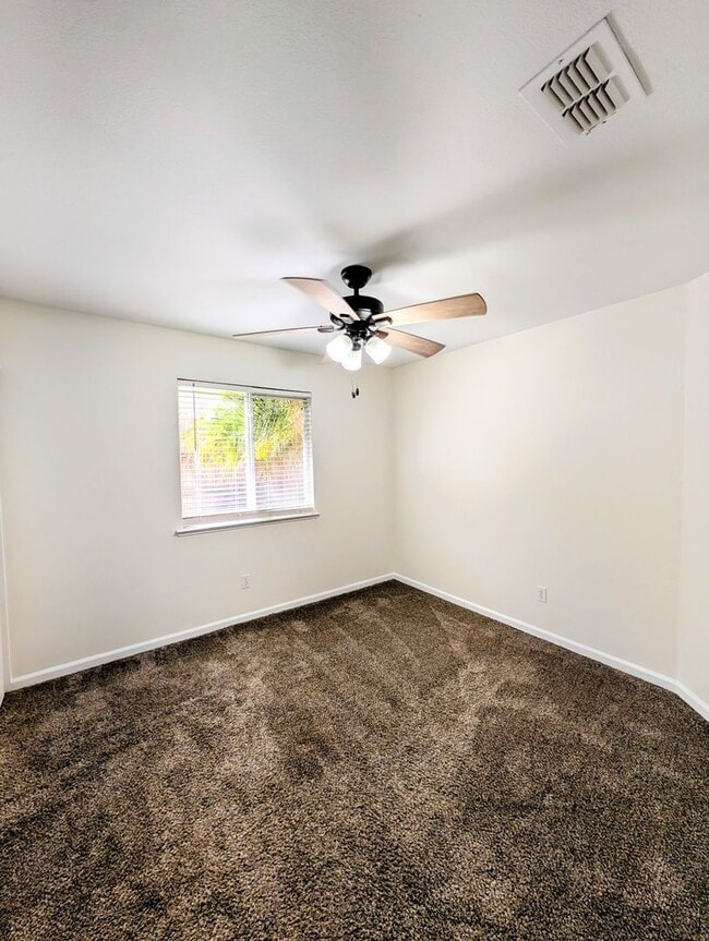 Building Photo - BEAUTIFUL SINGLE FAMILY HOME IN FOLSOM!