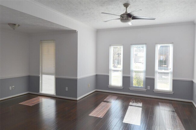 Building Photo - 15030 Vistamont Dr