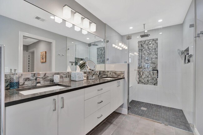 Building Photo - 13708 Whispering Lakes Ln