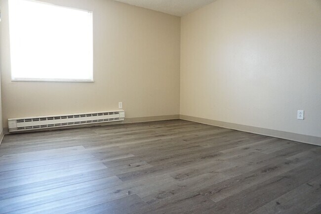 Building Photo - Spacious 2 Bedroom Condo