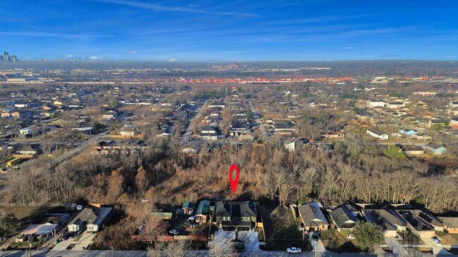 Building Photo - 5531 Nielan St