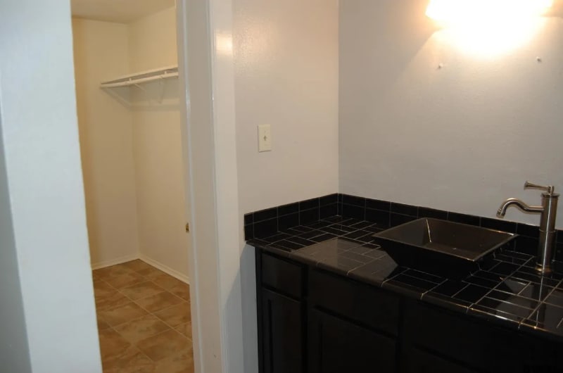 Building Photo - 16215 Carole Dr