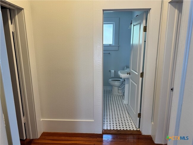 Building Photo - 713 Burleson St