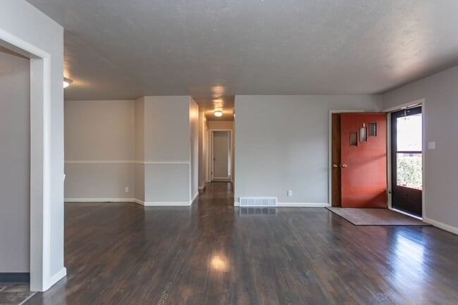 Building Photo - Nice Ranch Style Home in D12!