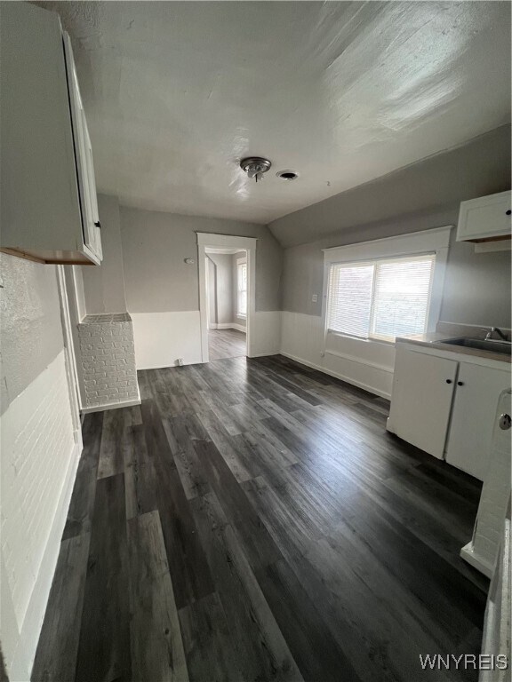 Building Photo - 203 Box Ave