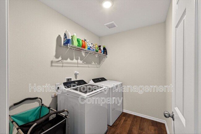 Building Photo - 4037 Bermuda Ln