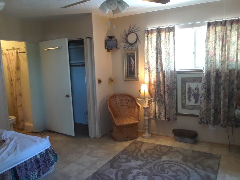 Building Photo - 6129 Andalusia Ave