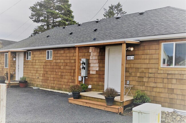 Building Photo - 910 Pacific Ave N