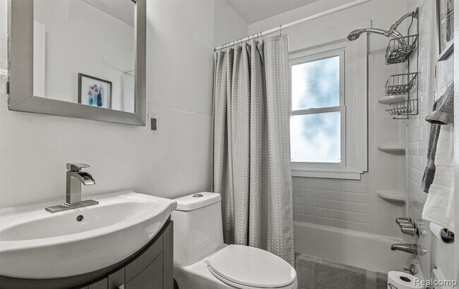 Building Photo - 20034 Rosemont Ave