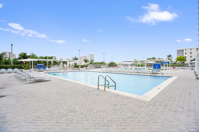 Building Photo - 18051 Biscayne Blvd