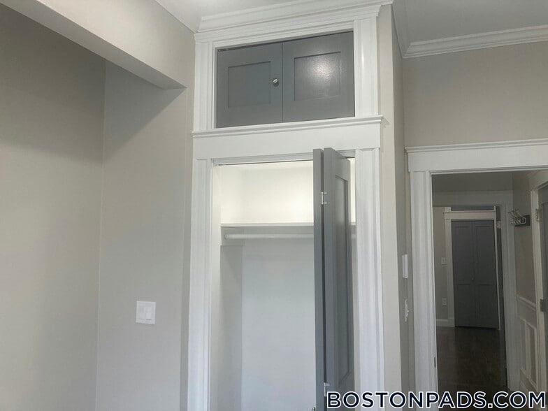 Building Photo - 1572 Commonwealth Ave