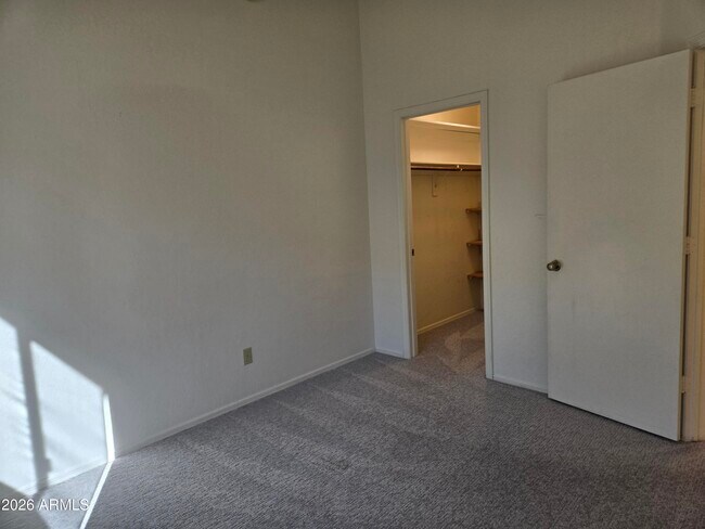 Building Photo - 3033 E Siesta Ln