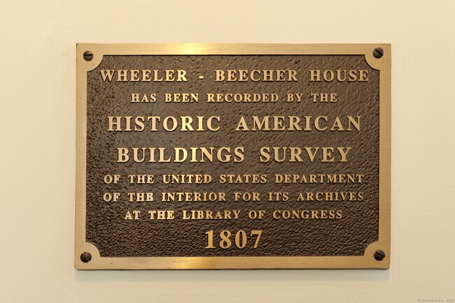 Building Photo - 562 Amity Rd